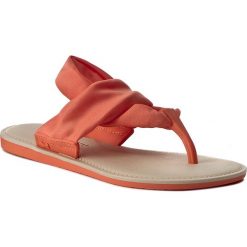 Sandały ZAXY - Vibe Sandal Fem 82155 Orange 90057 W285100. Pomarańczowe klapki damskie Zaxy, bez wzorów, z tworzywa sztucznego, bez obcasa. W wyprzedaży za 129,00 zł.