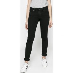 Levi's - Jeansy 711. Czerwone rurki damskie marki Levi's®, z elastanu. Za 299,90 zł.