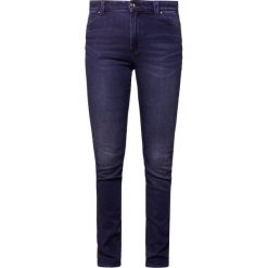Emporio Armani Jeans Skinny Fit mid blue. Niebieskie rurki damskie Emporio Armani, z elastanu. W wyprzedaży za 389,50 zł.