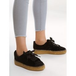 Czarne Creepersy In Waves. Czarne półbuty damskie Multu, bez wzorów, bez obcasa, bez zapięcia. Za 29,99 zł.