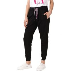 Armani Exchange Spodnie dresowe Czarny. Czarne spodnie damskie Armani Exchange, m, z bawełny. Za 502,95 zł.
