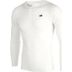 Koszulka kompresyjna - MT710136WT. Szare koszulki sportowe męskie marki New Balance, s, z poliesteru, do piłki nożnej. W wyprzedaży za 99,99 zł.