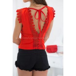 Bluzka Gipiura Red. Czerwone bluzki damskie Modaforyou, s, bez wzorów, z elastanu, z dekoltem na plecach, bez rękawów. Za 79,00 zł.