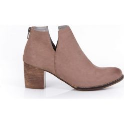 Nubukowe botki z suwakiem z tyłu - skóra naturalna - model 501 - kolor cappuccino. Szare botki damskie Zapato, na lato, z jeansu, klasyczne, przed kostkę, bez obcasa, na obcasie, bez zapięcia. Za 399,00 zł.