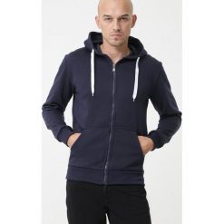 Granatowa Bluza Aspley. Niebieskie bluzy męskie Born2be, s, bez wzorów, z kapturem, z długim rękawem, długie, bez kaptura. Za 79,99 zł.