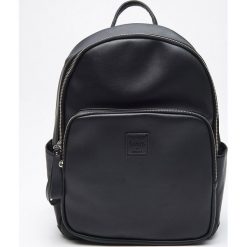 Winylowy plecak - Czarny. Czarne plecaki damskie Cropp. Za 119,99 zł.