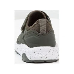 Next FASHION RUNNERS YOUNGER BOYS Tenisówki i Trampki khaki. Brązowe trampki dziewczęce Next, z tworzywa sztucznego. Za 169,00 zł.