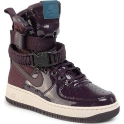Buty NIKE - Sf Af1 Se Prm AJ0963 600 Porto Wine/Port Wine/Space Blue. Fioletowe półbuty damskie Nike, bez wzorów, ze skóry, bez obcasa, na płaskiej podeszwie, bez zapięcia. Za 869,00 zł.