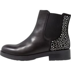 Tosca Blu FRAZER Botki nero. Czarne botki damskie marki Tosca Blu, ze skóry, klasyczne, bez obcasa, bez zapięcia. Za 819,00 zł.