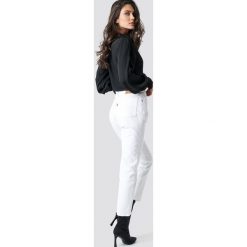 Levi's Jeansy 501 Crop - White. Białe proste jeansy damskie marki Levi's®, s, z jeansu, z podwyższonym stanem. Za 404,95 zł.