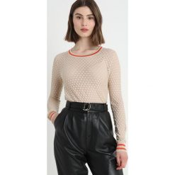 Storm & Marie ELENA STRIPE Sweter rose smoke/flamingo. Białe swetry klasyczne damskie marki Storm & Marie, s, z lyocellu. Za 459,00 zł.