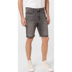 Calvin Klein Szorty Szary. Szare spodenki i szorty męskie Calvin Klein, bez wzorów, z elastanu. Za 342,95 zł.