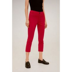 Mango - Spodnie Nina. Czerwone spodnie damskie Mango, bez wzorów, z elastanu. Za 89,90 zł.