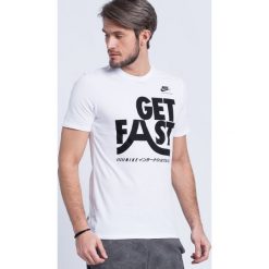 Nike Sportswear - T-shirt. Szare bez kategorii marki Nike Sportswear, xl, z nadrukiem, z bawełny, z okrągłym kołnierzem. W wyprzedaży za 89,90 zł.