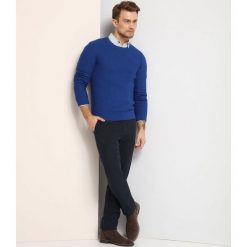 Sweter długi rękaw męski. Niebieskie swetry męskie na lato, xxl, z bawełny, klasyczne, z okrągłym kołnierzem. W wyprzedaży za 39,99 zł.