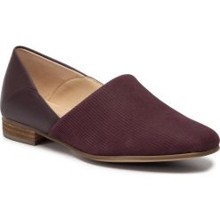 Półbuty CLARKS - Pure Tone 261441384 Burgund Combi. Czerwone półbuty damskie Clarks, na co dzień, bez wzorów, ze skóry, bez obcasa, na płaskiej podeszwie, bez zapięcia. W wyprzedaży za 269,00 zł.