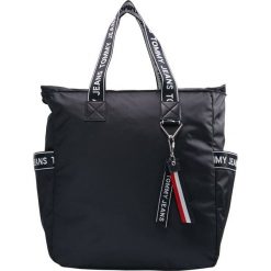 Tommy Jeans LOGO TOTE Torba na zakupy blue. Szare shopper bag damskie marki Guess Jeans, z aplikacjami, z jeansu, do ręki, duże. Za 419,00 zł.