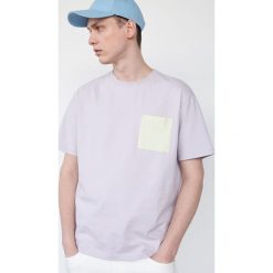T-shirt z łączonych materiałów - Fioletowy. Fioletowe t-shirty męskie Reserved, s, bez wzorów, z materiału, bez kołnierzyka. Za 49,99 zł.