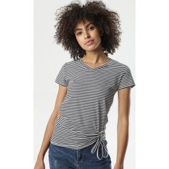 Czarny T-shirt May. Czarne bluzki damskie Born2be, s, w paski, z dzianiny, bez kołnierzyka, z krótkim rękawem. Za 39,99 zł.