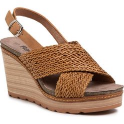 Sandały REFRESH - 69489 Camel. Pomarańczowe klapki damskie Refresh, bez wzorów, ze skóry ekologicznej, bez obcasa, na obcasie. Za 199,00 zł.