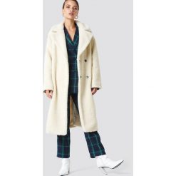 NA-KD Trend Płaszcz z dużym kołnierzem Teddy - Offwhite. Szare płaszcze damskie pastelowe NA-KD Trend, z dzianiny. Za 323,95 zł.