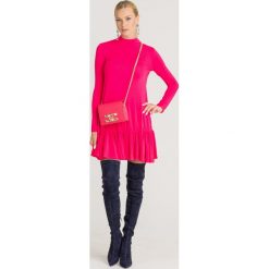 SUKIENKA ELISABETTTA FRANCHI. Różowe sukienki damskie Elisabetta Franchi, na co dzień, bez wzorów, z włoskim kołnierzykiem, z długim rękawem, długie, mini, proste. Za 1409,00 zł.