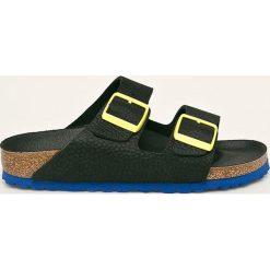 Birkenstock - Klapki skórzane Arizona. Czarne klapki damskie Birkenstock, bez wzorów, ze skóry, bez obcasa, na obcasie. Za 439,90 zł.