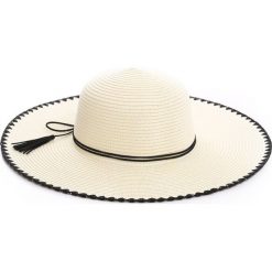 Jasnobeżowy Kapelusz Seasonable. Szare kapelusze damskie Born2be, w paski. Za 49,99 zł.