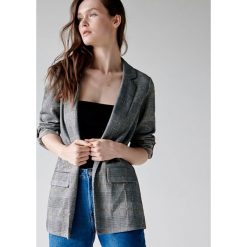 Jednorzędowa marynarka - Beżowy. Brązowe marynarki damskie Sinsay, s, bez wzorów. Za 49,99 zł.