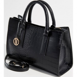 Torebka city bag z brelokiem - Czarny. Czarne torebki klasyczne damskie Mohito, z breloczkiem. Za 139,99 zł.