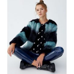 Koszulka w duchy. Czarne t-shirty damskie marki Pull&Bear. Za 29,90 zł.