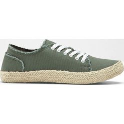 Espadryle sznurowane bonprix oliwkowy. Zielone espadryle damskie bonprix, bez wzorów, bez obcasa. Za 37,99 zł.