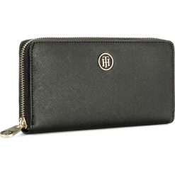 Duży Portfel Damski TOMMY HILFIGER - Honey Large Za Wallet AW0AW04281 002. Czarne portfele damskie TOMMY HILFIGER, bez wzorów, ze skóry ekologicznej. W wyprzedaży za 259,00 zł.