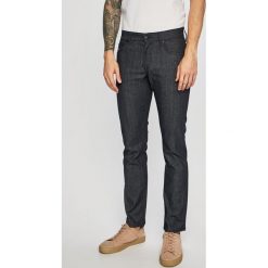 Tommy Hilfiger - Jeansy. Niebieskie jeansy męskie TOMMY HILFIGER, z aplikacjami. W wyprzedaży za 429,90 zł.