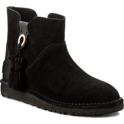 Botki UGG - W Gib 1019959 W/Blk. Czarne botki damskie skórzane marki Ugg. W wyprzedaży za 449,00 zł.