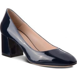 Półbuty FURLA - Pin 965425 S YB09 X70 Blu d. Niebieskie półbuty damskie lakierowane Furla, z lakierowanej skóry, na obcasie. W wyprzedaży za 879,00 zł.