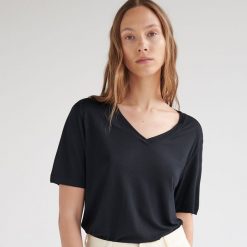T-shirt z modalu - Czarny. Czarne t-shirty damskie Reserved, s, bez wzorów, bez kołnierzyka. Za 79,99 zł.