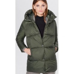 Pikowana kurtka z rękawiczkami - Khaki. Brązowe kurtki damskie Mohito, bez wzorów, bez kaptura. Za 229,99 zł.