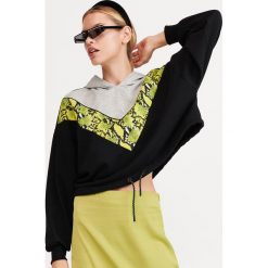 Bluza z neonowym akcentem - Wielobarwny. Bluzy damskie Reserved, s, bez wzorów, bez rękawów, bez kaptura. Za 99,99 zł.