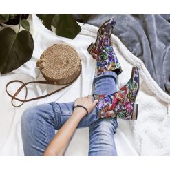 Wsuwane botki na niskim obcasie - skóra naturalna - model 270 - kolor motyl. Botki damskie Zapato, ze skóry, klasyczne, na niskim obcasie, bez zapięcia. W wyprzedaży za 159,60 zł.