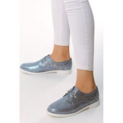 Niebieskie Półbuty Floaty. Niebieskie półbuty damskie Born2be, bez wzorów, bez obcasa, na płaskiej podeszwie, na sznurówki. Za 49,99 zł.