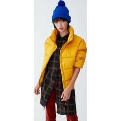 Sukienka koszulowa w kratkę z guzikami z przodu. Szare koszule damskie Pull&Bear, w kratkę, z koszulowym kołnierzykiem, z krótkim rękawem, krótkie, mini, koszulowe. Za 89,90 zł.