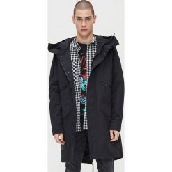 Parka z kapturem - Czarny. Czarne parki damskie Cropp, s, bez wzorów, z kapturem. Za 189,99 zł.