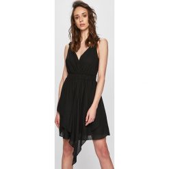 Pinko - Sukienka. Czarne sukienki damskie Pinko, na co dzień, bez wzorów, z poliesteru, casualowe, z włoskim kołnierzykiem, bez rękawów, mini, rozkloszowane. W wyprzedaży za 629,90 zł.