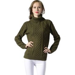 Sweter w kolorze zielonym. Zielone swetry damskie Swetry na chłodne dni, bez wzorów, z dzianiny, bez rękawów, bez kaptura. W wyprzedaży za 89,95 zł.