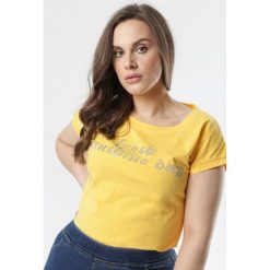 Żółty T-shirt Poreimenis. Żółte bluzki damskie Born2be, xl, bez wzorów, bez kołnierzyka. W wyprzedaży za 34,99 zł.