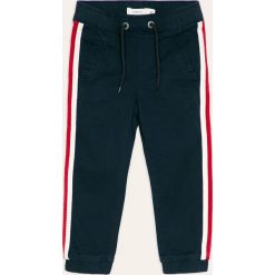 Name it - Spodnie dziecięce 92-122 cm. Niebieskie spodnie chłopięce Name it, bez wzorów, z elastanu, casualowe. W wyprzedaży za 69,90 zł.