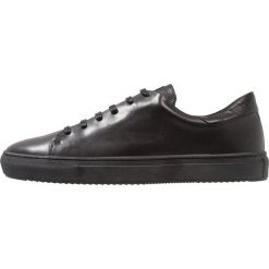 J.LINDEBERG BLOCK Sneakersy niskie black. Czarne sneakersy męskie marki J.LINDEBERG, bez zapięcia. Za 629,00 zł.