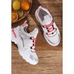 Biało-Fuksjowe Sneakersy Noonhold. Białe sneakersy damskie Renee. Za 99,99 zł.