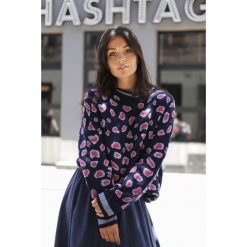 Sweter w lamparcie cętki- model 1. Swetry damskie BE, s, bez wzorów, z jeansu, bez rękawów, bez kaptura. Za 139,00 zł.